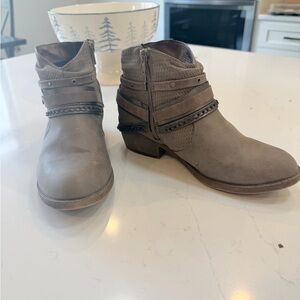 Sonoma size 8.5 fits like 8 Women's Brown Ankle Boots